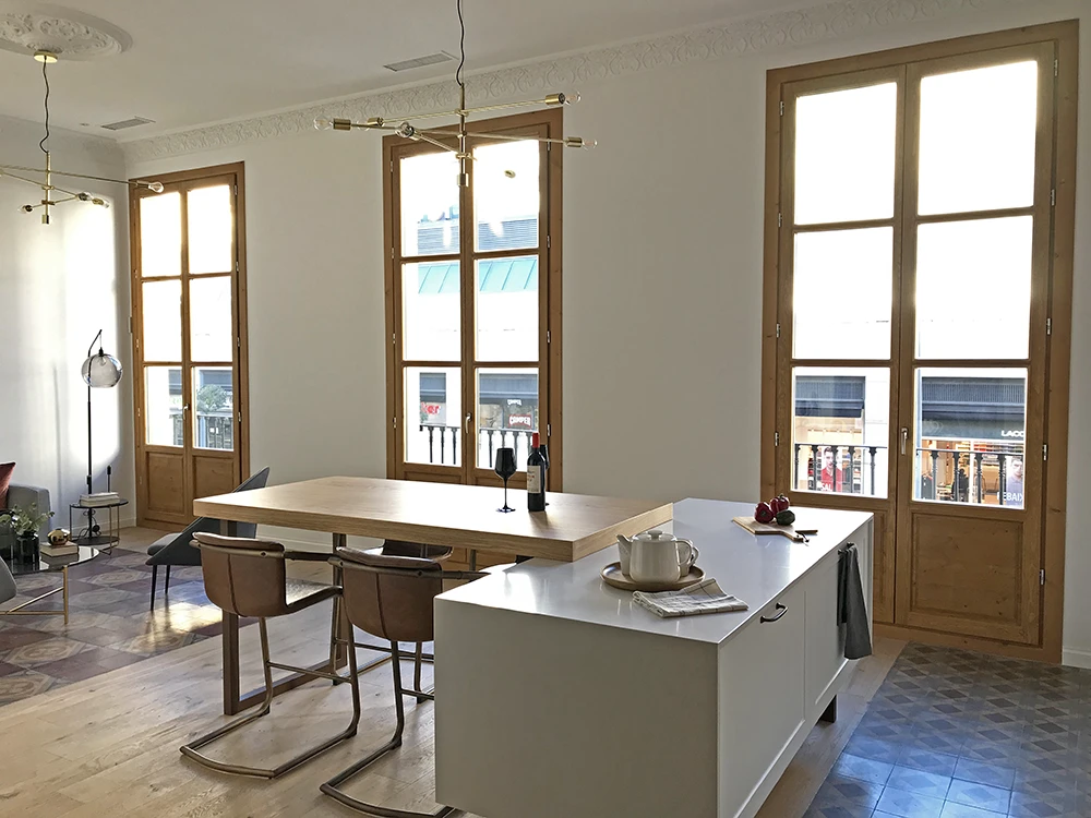 Img Complete refurbishment of European wooden windows in carrer Pelai in Barcelona